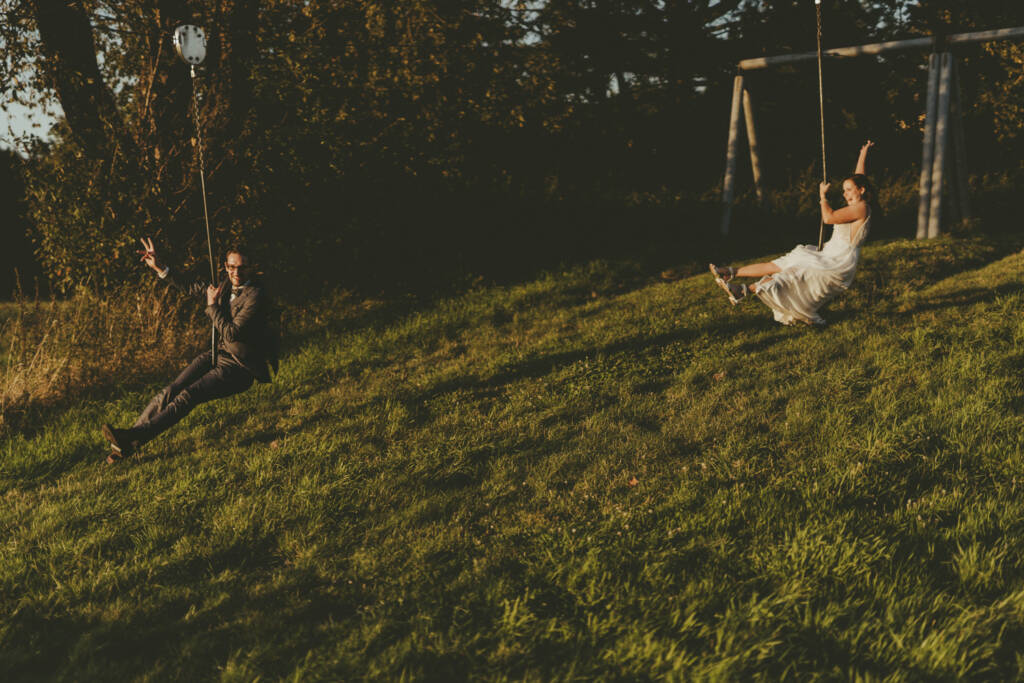 Brautpaar im Sonnenuntergang bei der Hochzeit am Averdunkshof in Neukirchen-Vluyn