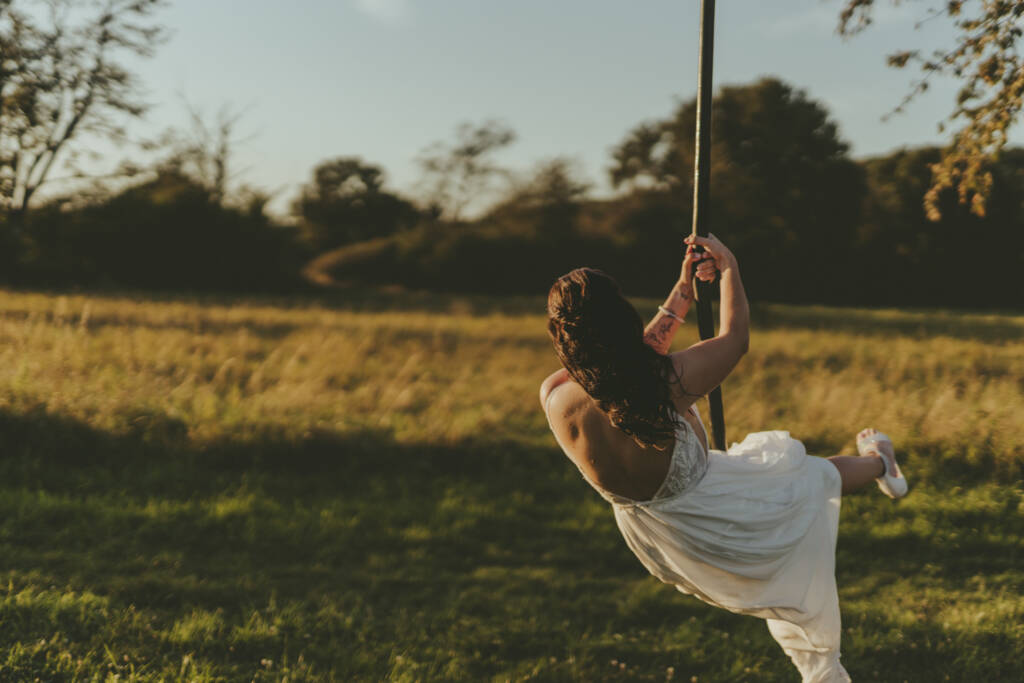 Brautpaar im Sonnenuntergang bei der Hochzeit am Averdunkshof in Neukirchen-Vluyn