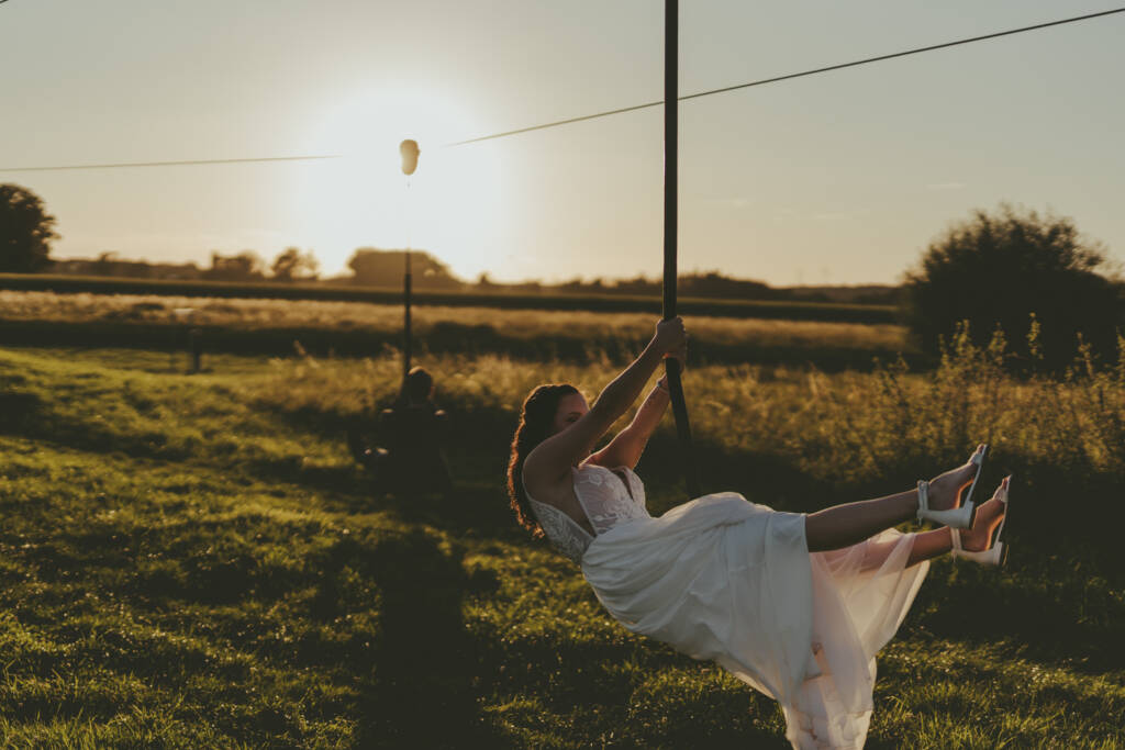 Brautpaar im Sonnenuntergang bei der Hochzeit am Averdunkshof in Neukirchen-Vluyn