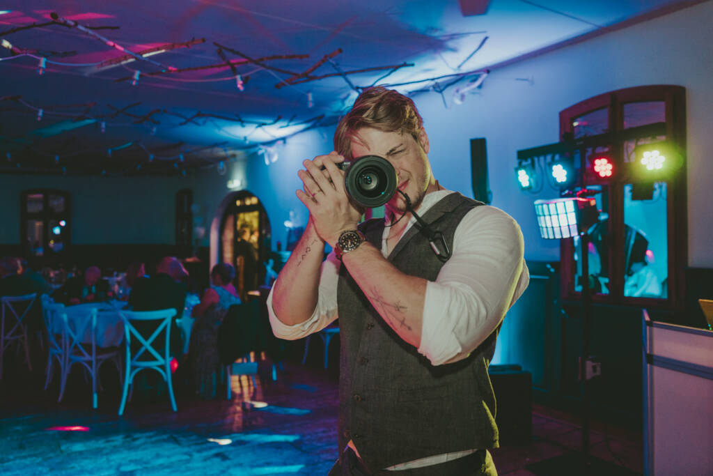Brautpaar im Sonnenuntergang bei der Hochzeit am Averdunkshof in Neukirchen-Vluyn