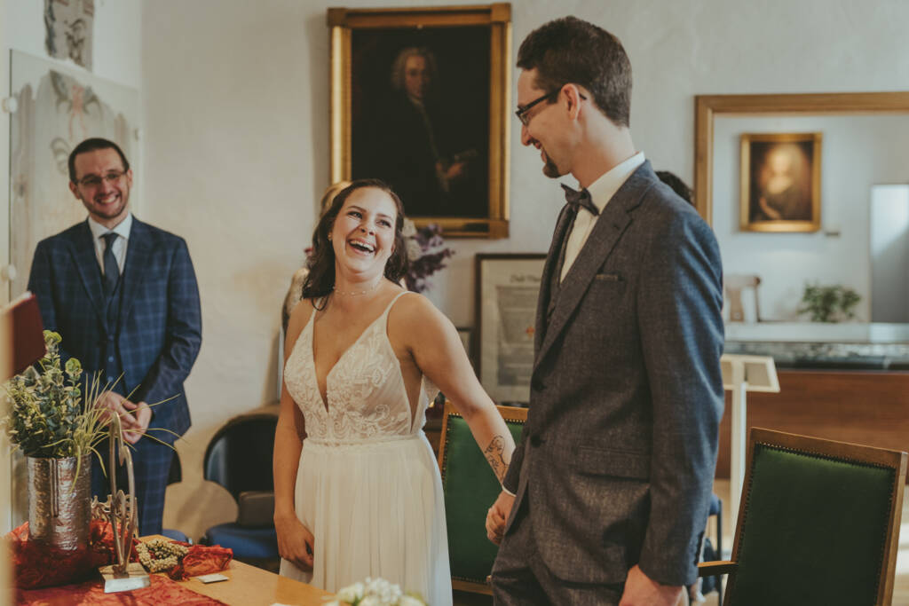 Brautpaar im Sonnenuntergang bei der Hochzeit am Averdunkshof in Neukirchen-Vluyn