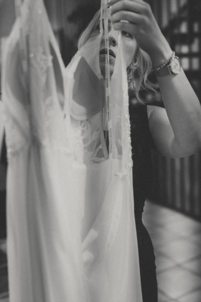 Brautpaar im Sonnenuntergang bei der Hochzeit am Averdunkshof in Neukirchen-Vluyn