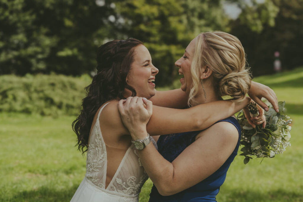 Brautpaar im Sonnenuntergang bei der Hochzeit am Averdunkshof in Neukirchen-Vluyn