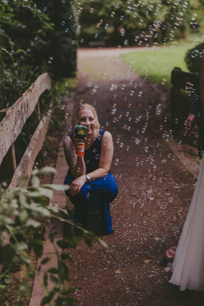 Brautpaar im Sonnenuntergang bei der Hochzeit am Averdunkshof in Neukirchen-Vluyn