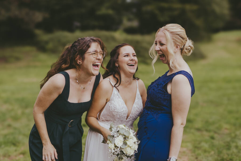 Brautpaar im Sonnenuntergang bei der Hochzeit am Averdunkshof in Neukirchen-Vluyn