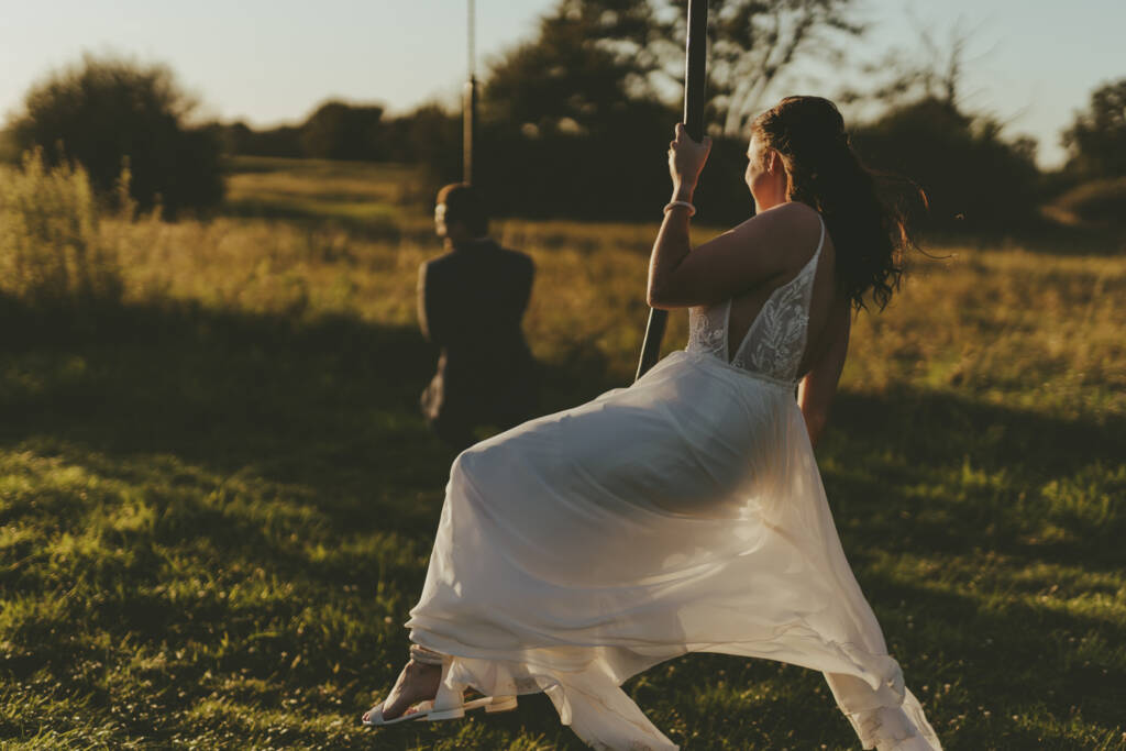 Brautpaar im Sonnenuntergang bei der Hochzeit am Averdunkshof in Neukirchen-Vluyn