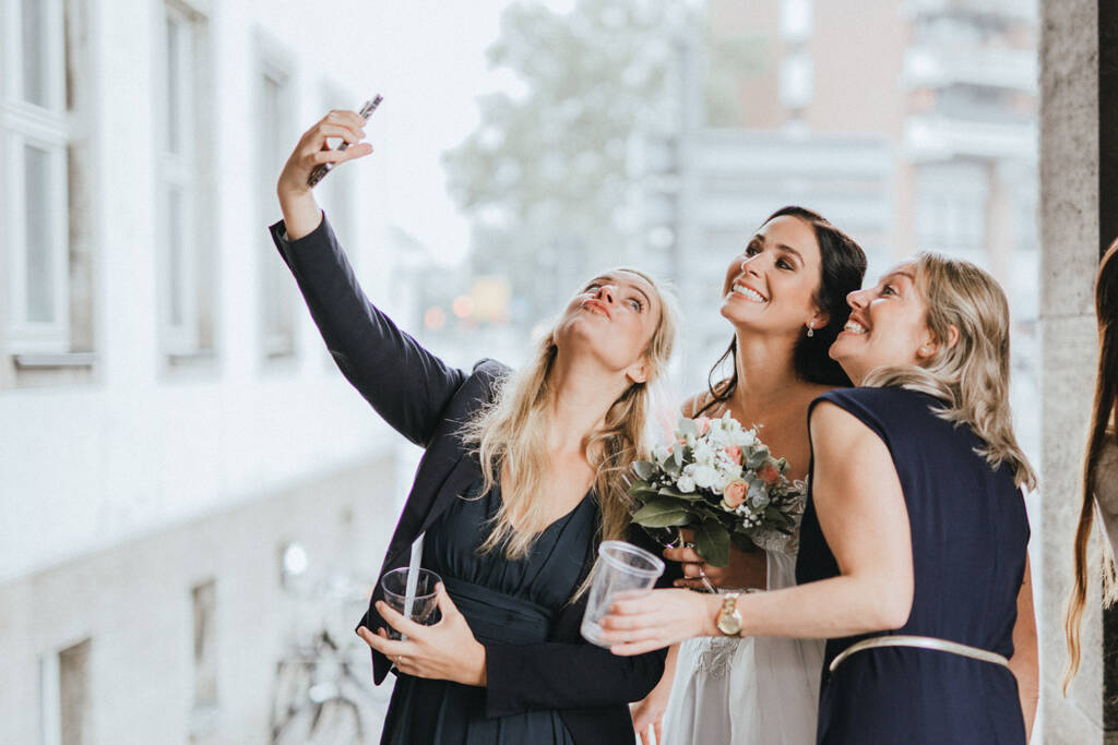 Selfie mit der Braut - Hochzeitsfotograf Krefeld