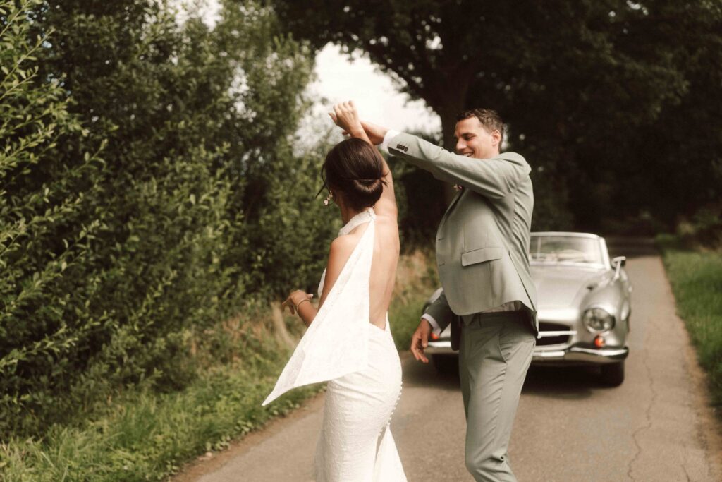 Brautpaarshooting mit Oldtimer als Hochzeitsauto - Hochzeitsfotograf Kevelaer